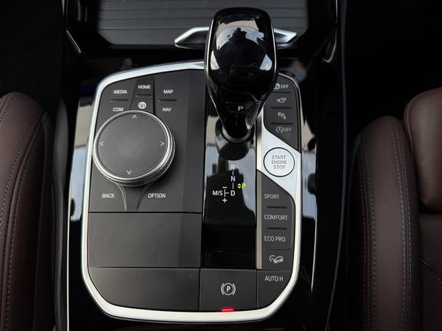 在庫車両はストックヤードにも保管してございます。あらかじめ在庫確認及びご来店日時のご連絡を頂けますと円滑なご案内が可能です。