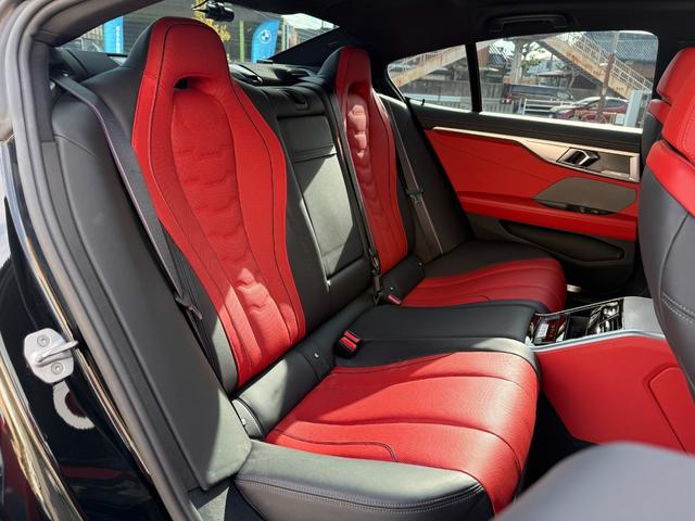 ８シリーズ ８４０ｉ　グランクーペ　Ｍスポーツ　全国２年保証付　フィオナレッドブラック　エクステンド・レザー・メリノ　２０ＡＷ　パノラマサンルーフ　Ｍテクニックスポーツパッケージｈａｒｍａｎ／ｋａｒｄｏｎ　後輪操舵　ベンチレーション　Ｍスポブレーキ（14枚目）