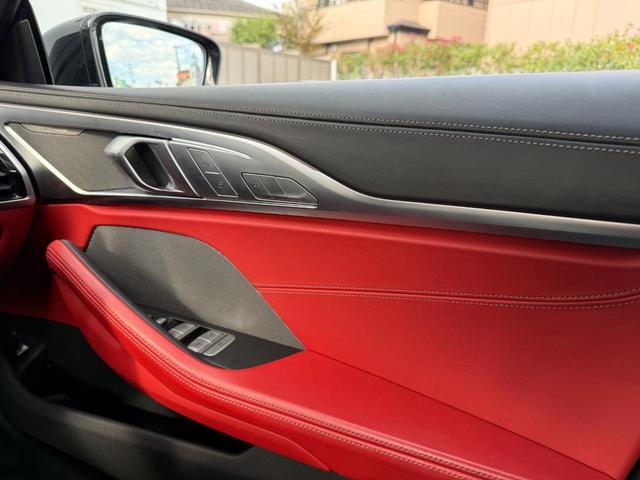 ８シリーズ ８４０ｉ　グランクーペ　Ｍスポーツ　全国２年保証付　フィオナレッドブラック　エクステンド・レザー・メリノ　２０ＡＷ　パノラマサンルーフ　Ｍテクニックスポーツパッケージｈａｒｍａｎ／ｋａｒｄｏｎ　後輪操舵　ベンチレーション　Ｍスポブレーキ（26枚目）