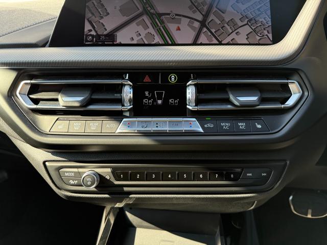 2シリーズ M235i xDriveグランクーペ 全国2年保証付 クロストリゴンアルカンタラコンビネーションシート 18AW Mスポーツブレーキ アップディスプレイ アンビエントライト アクティブクルーズコントロール バックカメラ LEDライト(32枚目)