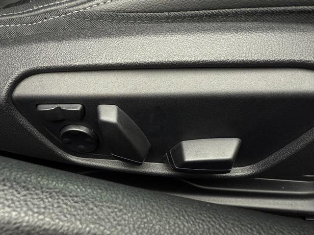 Ｚ４ ｓＤｒｉｖｅ２０ｉ　Ｍスポーツ　全国２年保証付　ヴァーネスカレザーブラックシート　セレクトＰＫＧ　地デジＴＶナビ　ハーマン音響　ステアリングヒータ　１８ＡＷ　ＡＣＣ　ヘッドアップディスプレイ　　シートヒータ　ＡｐｐｌｅＣａｒＰｌａｙ（10枚目）