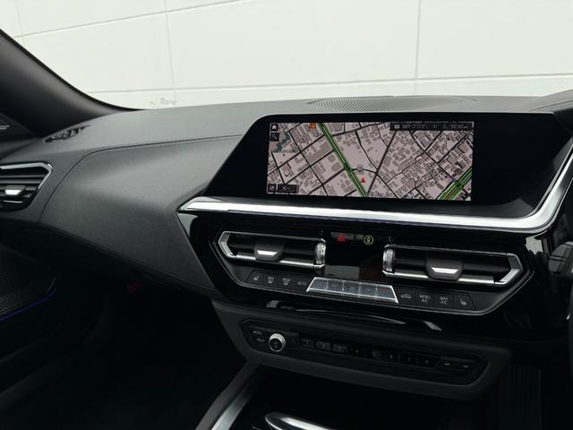 Ｚ４ ｓＤｒｉｖｅ２０ｉ　Ｍスポーツ　全国２年保証付　ヴァーネスカレザーブラックシート　セレクトＰＫＧ　地デジＴＶナビ　ハーマン音響　ステアリングヒータ　１８ＡＷ　ＡＣＣ　ヘッドアップディスプレイ　　シートヒータ　ＡｐｐｌｅＣａｒＰｌａｙ（22枚目）