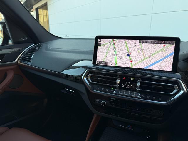 Ｘ３ Ｍ コンペティション　全国２年保証付　タルトゥーフォレザー　２１ＡＷ　可変サス　可変バルブ　Ｍｓｐブレーキ　ＡＣＣ　ハンズオフアシスト　ＨＵＤ　全周囲カメラ　ハーマン音響　シートエアコン　地デジＴＶナビ　ＣａｒＰｌａｙ（27枚目）
