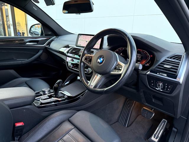 Ｘ４ ｘＤｒｉｖｅ　２０ｄ　Ｍスポーツ　全国２年保証付　ヴァーネスカレザーシートブラック１９ＡＷ　ｈａｒｍａｎ／ｋａｒｄｏｎ　ＡｐｐｌｅＣａｒＰｌａｙ　ヘッドアップディスプレイ　アンビエントライト　シートヒーター　３６０カメラ　電動トランク（5枚目）