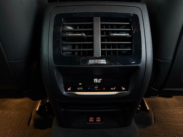 Ｘ４ ｘＤｒｉｖｅ　２０ｄ　Ｍスポーツ　全国２年保証付　ヴァーネスカレザーシートブラック１９ＡＷ　ｈａｒｍａｎ／ｋａｒｄｏｎ　ＡｐｐｌｅＣａｒＰｌａｙ　ヘッドアップディスプレイ　アンビエントライト　シートヒーター　３６０カメラ　電動トランク（14枚目）