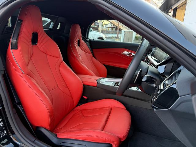 Ｚ４ Ｍ４０ｉ　令和１０年７月保証付　ヴァーネスカレザー　マグマレッド　オプション１９ＡＷ　セレクトパッケージ　オプションシルバーソフトトップ　ｈａｒｍａｎ／ｋａｒｄｏｎ　フルセグ　ステアリングヒーター　可変バルブ（6枚目）