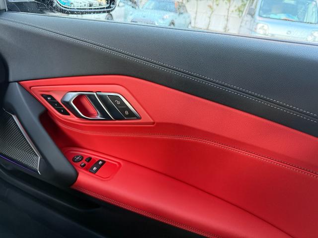 Ｚ４ Ｍ４０ｉ　令和１０年７月保証付　ヴァーネスカレザー　マグマレッド　オプション１９ＡＷ　セレクトパッケージ　オプションシルバーソフトトップ　ｈａｒｍａｎ／ｋａｒｄｏｎ　フルセグ　ステアリングヒーター　可変バルブ（18枚目）