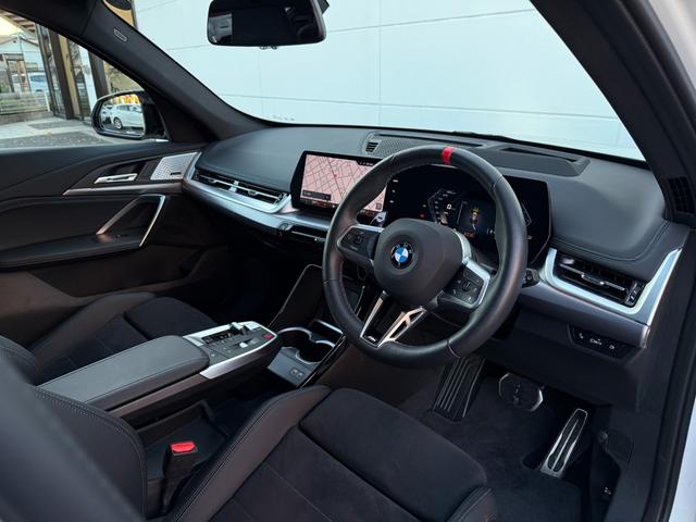 X1 M35i xDrive 全国2年保証付 Mアルカンタラ/ヴェガンザ・コンビネーション ブラック Mスポーツシート 20インチホイール Mスポーツブレーキ(レッド)アダプティブMサス harman/kardon 全周囲カメラ(5枚目)