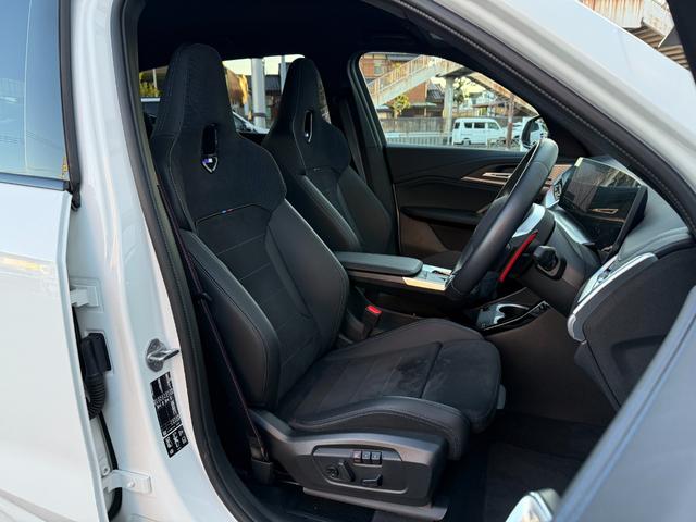 X1 M35i xDrive 全国2年保証付 Mアルカンタラ/ヴェガンザ・コンビネーション ブラック Mスポーツシート 20インチホイール Mスポーツブレーキ(レッド)アダプティブMサス harman/kardon 全周囲カメラ(6枚目)