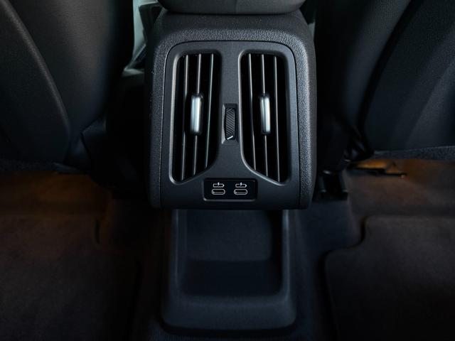 X1 M35i xDrive 全国2年保証付 Mアルカンタラ/ヴェガンザ・コンビネーション ブラック Mスポーツシート 20インチホイール Mスポーツブレーキ(レッド)アダプティブMサス harman/kardon 全周囲カメラ(14枚目)