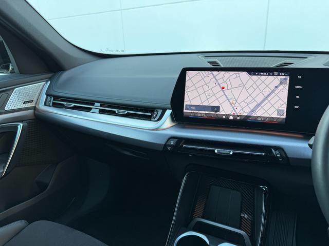 X1 M35i xDrive 全国2年保証付 Mアルカンタラ/ヴェガンザ・コンビネーション ブラック Mスポーツシート 20インチホイール Mスポーツブレーキ(レッド)アダプティブMサス harman/kardon 全周囲カメラ(26枚目)