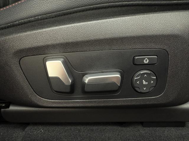 Ｘ４ ｘＤｒｉｖｅ　２０ｄ　Ｍスポーツ　全国２年保証付　サンルーフ　ヴァーネスカレザーブラック　１９ＡＷ　ＡＣＣ　ハンズオフアシスト　ヘッドアップディスプレイ　電動トランク　地上デジタルＴＶナビ　アンビエントライト　ＡｐｐｌｅＣａｒＰｌａｙ（12枚目）