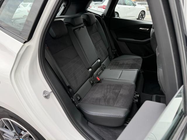 ２シリーズ ２１８ｄアクティブツアラー　Ｍスポーツ　全国２年保証付　アルカンタラ／センサテックシート　１７ＡＷ　ＡＣＣ　ヘッドアップディスプレイ　全周囲カメラ　シートヒータ　電動トランク　ＨＤＤナビ　アンビエントライト　ＬＥＤライト　ＣａｒＰｌａｙ（11枚目）