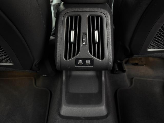 ２シリーズ ２１８ｄアクティブツアラー　Ｍスポーツ　全国２年保証付　アルカンタラ／センサテックシート　１７ＡＷ　ＡＣＣ　ヘッドアップディスプレイ　全周囲カメラ　シートヒータ　電動トランク　ＨＤＤナビ　アンビエントライト　ＬＥＤライト　ＣａｒＰｌａｙ（14枚目）