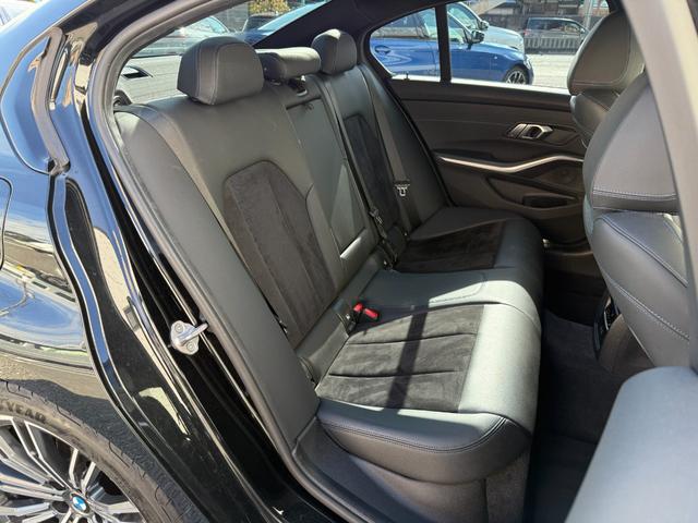 ３シリーズ ３２０ｉ　Ｍスポーツ　全国２年保証付　アルカンタラ／センサテックシート　コンフォートＰＫＧ　全周囲カメラ　１８ＡＷ　ＡＣＣ　ハンズオフアシスト　電動トランク　ＬＥＤヘッドライト　アンビエントライト　ＡｐｐｌｅＣａｒＰｌａｙ（11枚目）