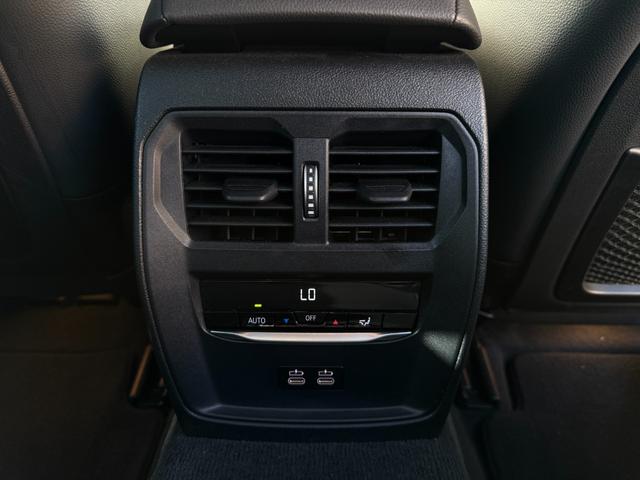 ３シリーズ ３２０ｉ　Ｍスポーツ　全国２年保証付　アルカンタラ／センサテックシート　コンフォートＰＫＧ　全周囲カメラ　１８ＡＷ　ＡＣＣ　ハンズオフアシスト　電動トランク　ＬＥＤヘッドライト　アンビエントライト　ＡｐｐｌｅＣａｒＰｌａｙ（14枚目）