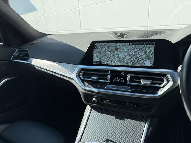 ３シリーズ ３２０ｉ　Ｍスポーツ　全国２年保証付　アルカンタラ／センサテックシート　コンフォートＰＫＧ　全周囲カメラ　１８ＡＷ　ＡＣＣ　ハンズオフアシスト　電動トランク　ＬＥＤヘッドライト　アンビエントライト　ＡｐｐｌｅＣａｒＰｌａｙ（24枚目）