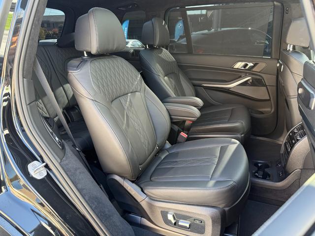 Ｘ７ ｘＤｒｉｖｅ　４０ｄ　Ｍスポーツ　全国２年保証付　スカイラウンジサンルーフ　６人乗　メリノレザーブラックシート　２２ＡＷ　エアサス　ＡＣＣ　ハンズオフアシスト　ハーマン音響　ＨＵＤ　全周囲カメラ　地デジＴＶナビ　ＣａｒＰｌａｙ（13枚目）