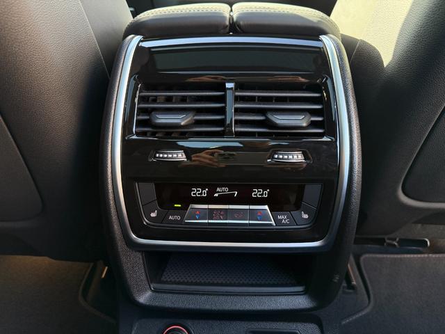 Ｘ７ ｘＤｒｉｖｅ　４０ｄ　Ｍスポーツ　全国２年保証付　スカイラウンジサンルーフ　６人乗　メリノレザーブラックシート　２２ＡＷ　エアサス　ＡＣＣ　ハンズオフアシスト　ハーマン音響　ＨＵＤ　全周囲カメラ　地デジＴＶナビ　ＣａｒＰｌａｙ（16枚目）