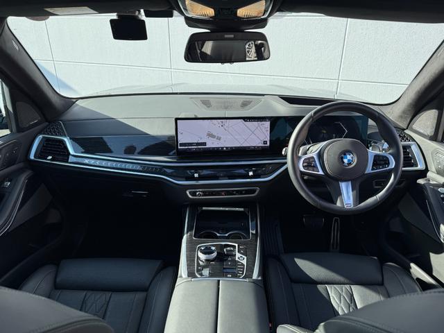 Ｘ７ ｘＤｒｉｖｅ　４０ｄ　Ｍスポーツ　全国２年保証付　スカイラウンジサンルーフ　６人乗　メリノレザーブラックシート　２２ＡＷ　エアサス　ＡＣＣ　ハンズオフアシスト　ハーマン音響　ＨＵＤ　全周囲カメラ　地デジＴＶナビ　ＣａｒＰｌａｙ（26枚目）
