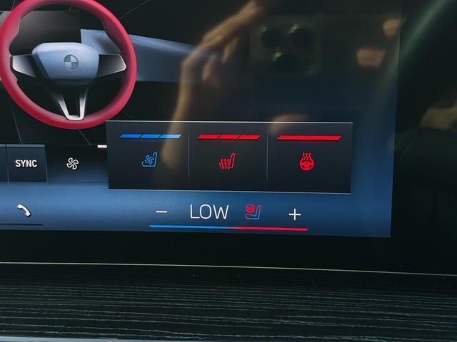 Ｘ７ ｘＤｒｉｖｅ　４０ｄ　Ｍスポーツ　全国２年保証付　スカイラウンジサンルーフ　６人乗　メリノレザーブラックシート　２２ＡＷ　エアサス　ＡＣＣ　ハンズオフアシスト　ハーマン音響　ＨＵＤ　全周囲カメラ　地デジＴＶナビ　ＣａｒＰｌａｙ（48枚目）