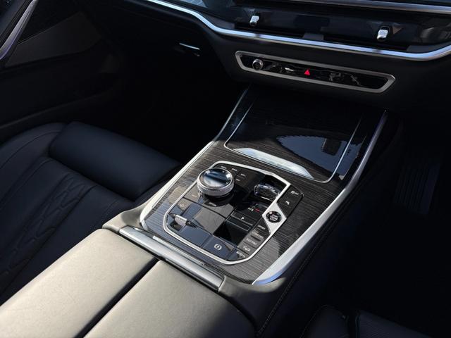 Ｘ７ ｘＤｒｉｖｅ　４０ｄ　Ｍスポーツ　全国２年保証付　スカイラウンジサンルーフ　６人乗　メリノレザーブラックシート　２２ＡＷ　エアサス　ＡＣＣ　ハンズオフアシスト　ハーマン音響　ＨＵＤ　全周囲カメラ　地デジＴＶナビ　ＣａｒＰｌａｙ（51枚目）