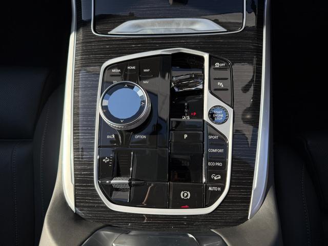 Ｘ７ ｘＤｒｉｖｅ　４０ｄ　Ｍスポーツ　全国２年保証付　スカイラウンジサンルーフ　６人乗　メリノレザーブラックシート　２２ＡＷ　エアサス　ＡＣＣ　ハンズオフアシスト　ハーマン音響　ＨＵＤ　全周囲カメラ　地デジＴＶナビ　ＣａｒＰｌａｙ（52枚目）