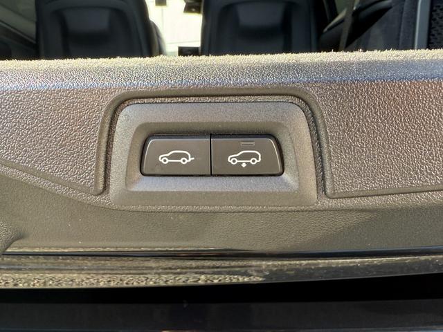 Ｘ７ ｘＤｒｉｖｅ　４０ｄ　Ｍスポーツ　全国２年保証付　スカイラウンジサンルーフ　６人乗　メリノレザーブラックシート　２２ＡＷ　エアサス　ＡＣＣ　ハンズオフアシスト　ハーマン音響　ＨＵＤ　全周囲カメラ　地デジＴＶナビ　ＣａｒＰｌａｙ（63枚目）