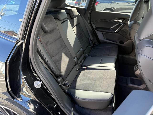 Ｘ１ ｘＤｒｉｖｅ　２０ｄ　Ｍスポーツ　２０２８年９月まで保証付　アルカンタラ／ヴェガンザブラックシート　ハンドルヒータ　１８ＡＷ　ＡＣＣ　ハンズオフアシスト　ＨＵＤ　全周囲カメラ　電動トランク　ＡｐｐｌｅＣａｒＰｌａｙ　アンビエントライト（11枚目）