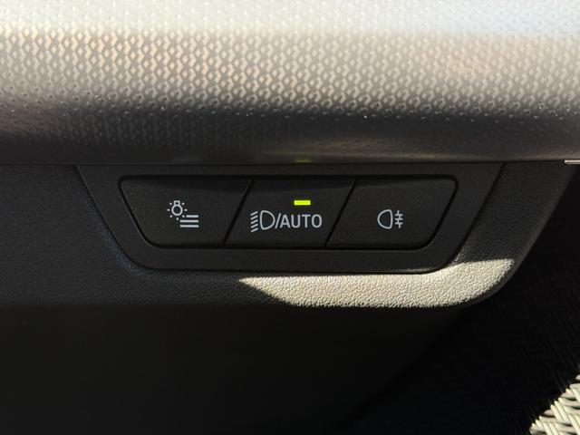 Ｘ１ ｘＤｒｉｖｅ　２０ｄ　Ｍスポーツ　２０２８年９月まで保証付　アルカンタラ／ヴェガンザブラックシート　ハンドルヒータ　１８ＡＷ　ＡＣＣ　ハンズオフアシスト　ＨＵＤ　全周囲カメラ　電動トランク　ＡｐｐｌｅＣａｒＰｌａｙ　アンビエントライト（24枚目）