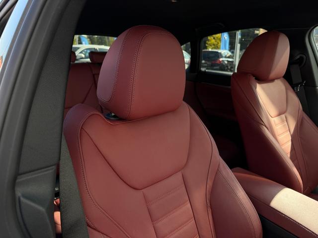 ｉ４ ｅＤｒｉｖｅ　４０　Ｍスポーツ　全国２年保証付　ヴァーネスカレザータコラレッドシート　ハイラインＰＫＧ　１８インチＡＷ　ＡＣＣ　ハンズオフアシスト　ＨＵＤ　電動トランク　シートヒータ　アンビエントライト　ＡｐｐｌｅＣａｒＰｌａｙ（7枚目）