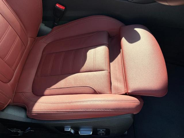 ｉ４ ｅＤｒｉｖｅ　４０　Ｍスポーツ　全国２年保証付　ヴァーネスカレザータコラレッドシート　ハイラインＰＫＧ　１８インチＡＷ　ＡＣＣ　ハンズオフアシスト　ＨＵＤ　電動トランク　シートヒータ　アンビエントライト　ＡｐｐｌｅＣａｒＰｌａｙ（9枚目）