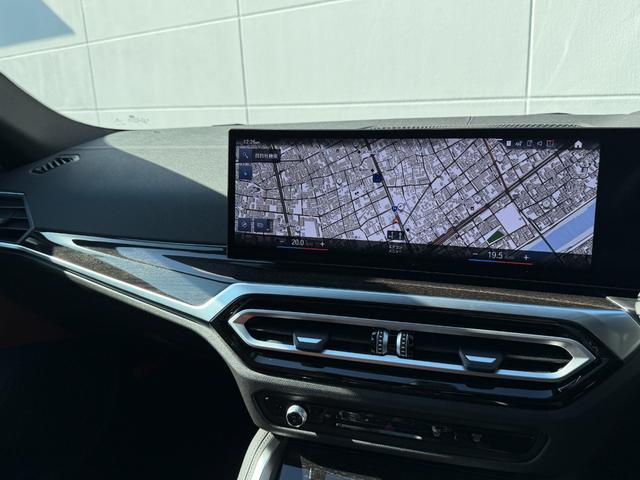 ｉ４ ｅＤｒｉｖｅ　４０　Ｍスポーツ　全国２年保証付　ヴァーネスカレザータコラレッドシート　ハイラインＰＫＧ　１８インチＡＷ　ＡＣＣ　ハンズオフアシスト　ＨＵＤ　電動トランク　シートヒータ　アンビエントライト　ＡｐｐｌｅＣａｒＰｌａｙ（25枚目）