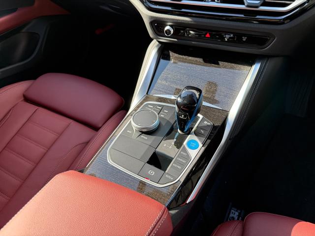 ｉ４ ｅＤｒｉｖｅ　４０　Ｍスポーツ　全国２年保証付　ヴァーネスカレザータコラレッドシート　ハイラインＰＫＧ　１８インチＡＷ　ＡＣＣ　ハンズオフアシスト　ＨＵＤ　電動トランク　シートヒータ　アンビエントライト　ＡｐｐｌｅＣａｒＰｌａｙ（38枚目）