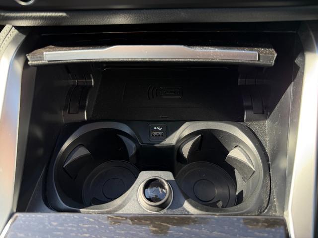 ｉ４ ｅＤｒｉｖｅ　４０　Ｍスポーツ　全国２年保証付　ヴァーネスカレザータコラレッドシート　ハイラインＰＫＧ　１８インチＡＷ　ＡＣＣ　ハンズオフアシスト　ＨＵＤ　電動トランク　シートヒータ　アンビエントライト　ＡｐｐｌｅＣａｒＰｌａｙ（41枚目）