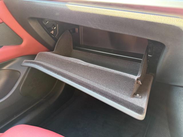 ｉ４ ｅＤｒｉｖｅ　４０　Ｍスポーツ　全国２年保証付　ヴァーネスカレザータコラレッドシート　ハイラインＰＫＧ　１８インチＡＷ　ＡＣＣ　ハンズオフアシスト　ＨＵＤ　電動トランク　シートヒータ　アンビエントライト　ＡｐｐｌｅＣａｒＰｌａｙ（42枚目）