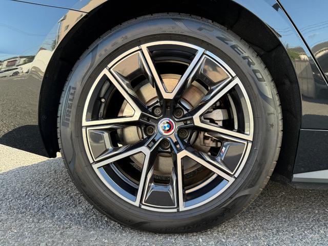 ｉ４ ｅＤｒｉｖｅ　４０　Ｍスポーツ　全国２年保証付　ヴァーネスカレザータコラレッドシート　ハイラインＰＫＧ　１８インチＡＷ　ＡＣＣ　ハンズオフアシスト　ＨＵＤ　電動トランク　シートヒータ　アンビエントライト　ＡｐｐｌｅＣａｒＰｌａｙ（49枚目）