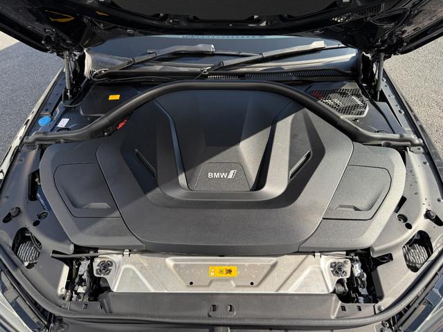 ｉ４ ｅＤｒｉｖｅ　４０　Ｍスポーツ　全国２年保証付　ヴァーネスカレザータコラレッドシート　ハイラインＰＫＧ　１８インチＡＷ　ＡＣＣ　ハンズオフアシスト　ＨＵＤ　電動トランク　シートヒータ　アンビエントライト　ＡｐｐｌｅＣａｒＰｌａｙ（50枚目）