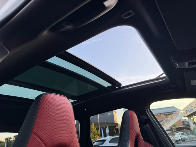 Ｘ１ Ｍ３５ｉ　ｘＤｒｉｖｅ　２０２８年７月まで保証付　サンルーフ　パーフォレーテッド・ヴェガンザレッドシート　ハンドルヒータ　ＯＰ２０ＡＷ　Ｍｓｐブレーキ　ハーマン音響　ＡＣＣ　ハンズオフアシスト　３６０カメラ　ＣａｒＰｌａｙ（6枚目）