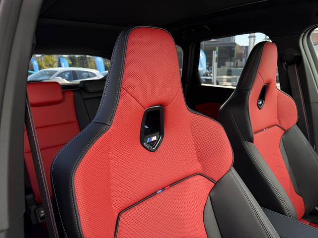 Ｘ１ Ｍ３５ｉ　ｘＤｒｉｖｅ　２０２８年７月まで保証付　サンルーフ　パーフォレーテッド・ヴェガンザレッドシート　ハンドルヒータ　ＯＰ２０ＡＷ　Ｍｓｐブレーキ　ハーマン音響　ＡＣＣ　ハンズオフアシスト　３６０カメラ　ＣａｒＰｌａｙ（9枚目）