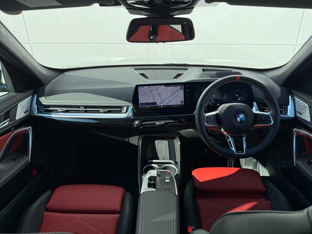 Ｘ１ Ｍ３５ｉ　ｘＤｒｉｖｅ　２０２８年７月まで保証付　サンルーフ　パーフォレーテッド・ヴェガンザレッドシート　ハンドルヒータ　ＯＰ２０ＡＷ　Ｍｓｐブレーキ　ハーマン音響　ＡＣＣ　ハンズオフアシスト　３６０カメラ　ＣａｒＰｌａｙ（17枚目）