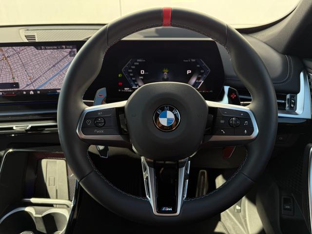 Ｘ１ Ｍ３５ｉ　ｘＤｒｉｖｅ　２０２８年７月まで保証付　サンルーフ　パーフォレーテッド・ヴェガンザレッドシート　ハンドルヒータ　ＯＰ２０ＡＷ　Ｍｓｐブレーキ　ハーマン音響　ＡＣＣ　ハンズオフアシスト　３６０カメラ　ＣａｒＰｌａｙ（18枚目）