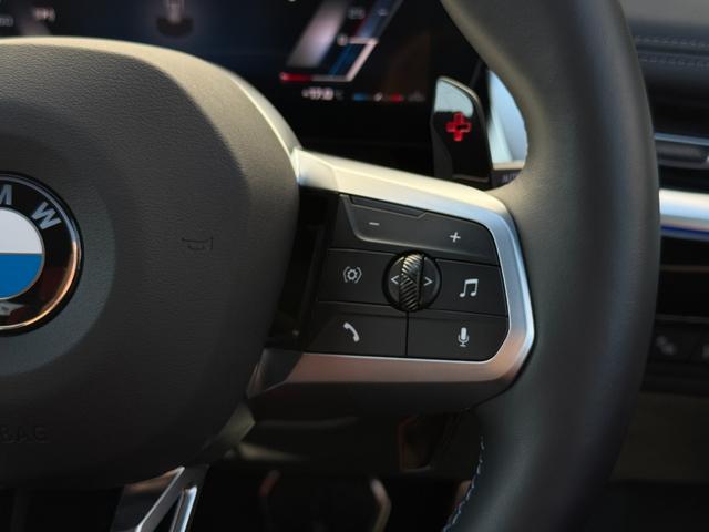 Ｘ１ Ｍ３５ｉ　ｘＤｒｉｖｅ　２０２８年７月まで保証付　サンルーフ　パーフォレーテッド・ヴェガンザレッドシート　ハンドルヒータ　ＯＰ２０ＡＷ　Ｍｓｐブレーキ　ハーマン音響　ＡＣＣ　ハンズオフアシスト　３６０カメラ　ＣａｒＰｌａｙ（20枚目）