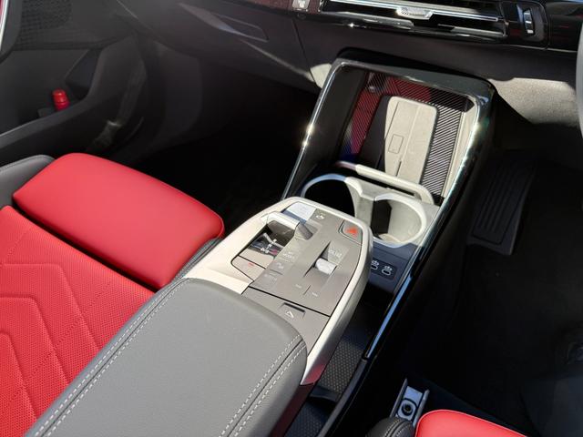 Ｘ１ Ｍ３５ｉ　ｘＤｒｉｖｅ　２０２８年７月まで保証付　サンルーフ　パーフォレーテッド・ヴェガンザレッドシート　ハンドルヒータ　ＯＰ２０ＡＷ　Ｍｓｐブレーキ　ハーマン音響　ＡＣＣ　ハンズオフアシスト　３６０カメラ　ＣａｒＰｌａｙ（42枚目）