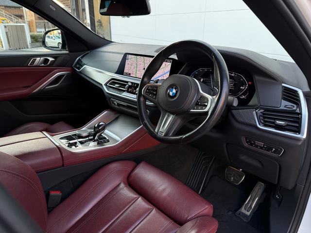 Ｘ６ ｘＤｒｉｖｅ　３５ｄ　Ｍスポーツ　全国２年保証付　ヴァーネスカレザー・タコラレッドシート　ＯＰ２１インチＡＷ　Ｍスポーツブレーキ　ＡＣＣ　ハンズオフアシスト　全周囲カメラ　ＨＵＤ　地上デジタルＴＶナビ　ＡｐｐｌｅＣａｒＰｌａｙ（5枚目）