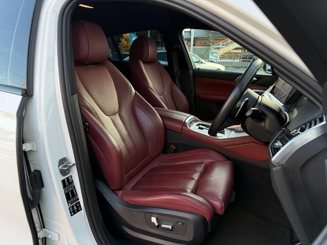 Ｘ６ ｘＤｒｉｖｅ　３５ｄ　Ｍスポーツ　全国２年保証付　ヴァーネスカレザー・タコラレッドシート　ＯＰ２１インチＡＷ　Ｍスポーツブレーキ　ＡＣＣ　ハンズオフアシスト　全周囲カメラ　ＨＵＤ　地上デジタルＴＶナビ　ＡｐｐｌｅＣａｒＰｌａｙ（6枚目）