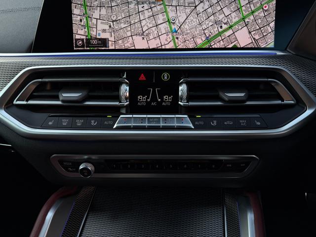 Ｘ６ ｘＤｒｉｖｅ　３５ｄ　Ｍスポーツ　全国２年保証付　ヴァーネスカレザー・タコラレッドシート　ＯＰ２１インチＡＷ　Ｍスポーツブレーキ　ＡＣＣ　ハンズオフアシスト　全周囲カメラ　ＨＵＤ　地上デジタルＴＶナビ　ＡｐｐｌｅＣａｒＰｌａｙ（34枚目）