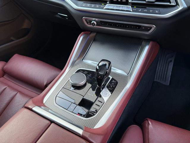 Ｘ６ ｘＤｒｉｖｅ　３５ｄ　Ｍスポーツ　全国２年保証付　ヴァーネスカレザー・タコラレッドシート　ＯＰ２１インチＡＷ　Ｍスポーツブレーキ　ＡＣＣ　ハンズオフアシスト　全周囲カメラ　ＨＵＤ　地上デジタルＴＶナビ　ＡｐｐｌｅＣａｒＰｌａｙ（36枚目）