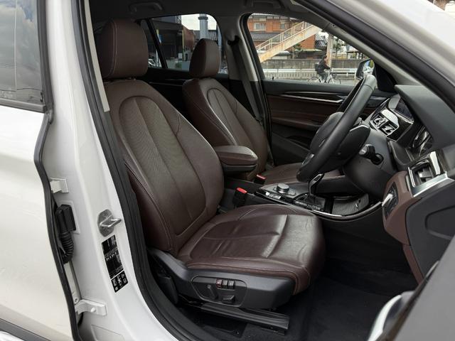 Ｘ１ ｘＤｒｉｖｅ　２０ｉ　ｘライン　全国１年保証／車検２年　ダコタレザーモカシート　ハイラインＰＫＧ　コンフォートＰＫＧ　ドライビングアシストプラス　１８ＡＷ　アクティブクルーズコントロール　ＨＵＤ　シートヒータ　電動トランク（6枚目）