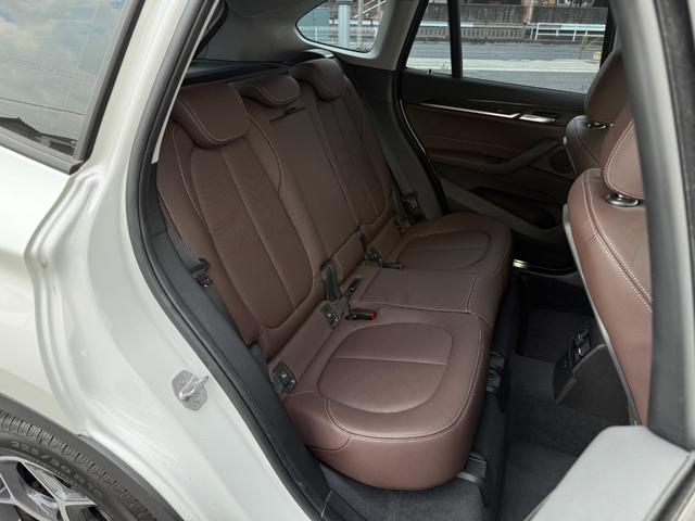 Ｘ１ ｘＤｒｉｖｅ　２０ｉ　ｘライン　全国１年保証／車検２年　ダコタレザーモカシート　ハイラインＰＫＧ　コンフォートＰＫＧ　ドライビングアシストプラス　１８ＡＷ　アクティブクルーズコントロール　ＨＵＤ　シートヒータ　電動トランク（10枚目）